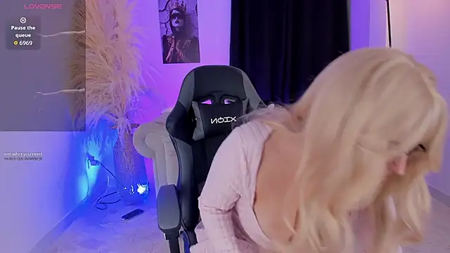 Miaengels  online show from March 2026 01:40:01 AM