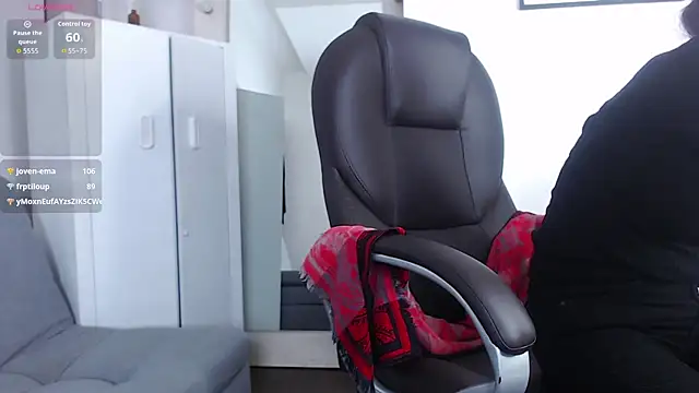 alexia james  online show from April 2026 10:12:02 PM