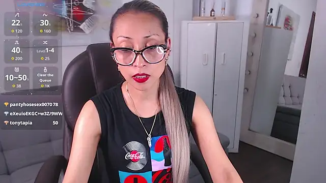 alexia james  online show from April 2026 09:06:01 PM