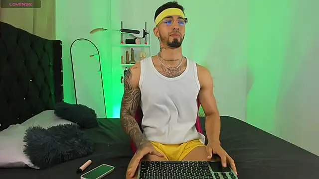 Snapshot of _Duriel chatting on October 2025 04:10:02 PM Duriel online show from October 2025 04:10:02 PM