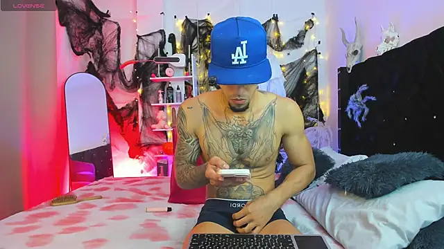 Snapshot of _Duriel chatting on October 2025 10:43:01 PM Duriel online show from October 2025 10:43:01 PM