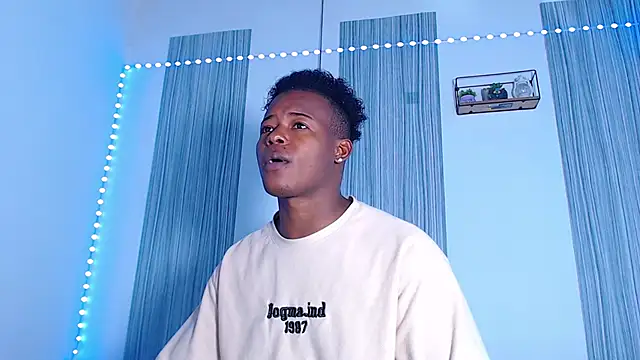 Snapshot of Dark_stallionX chatting on November 2025 03:18:02 AM Dark stallionX online show from November 2025 03:18:02 AM