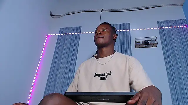 Snapshot of Dark_stallionX chatting on November 2025 07:18:02 PM Dark stallionX online show from November 2025 07:18:02 PM