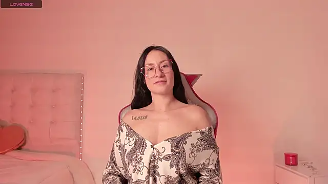 Snapshot of clover_tter_ chatting on November 2025 10:30:02 AM clover tter online show from November 2025 10:30:02 AM