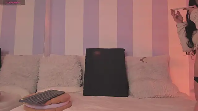 Snapshot of clover_tter_ chatting on December 2025 12:48:01 AM clover tter online show from December 2025 12:48:01 AM