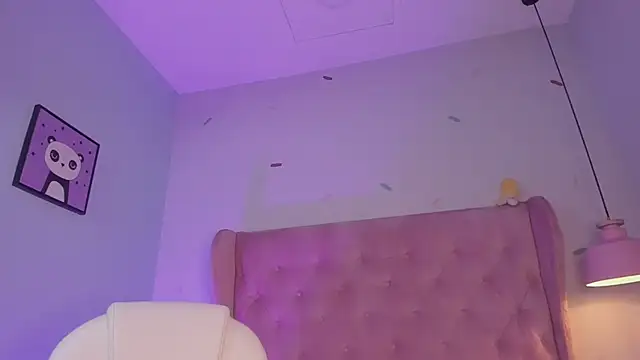 Snapshot of Vanelope_evanss chatting on November 2025 01:00:01 PM Vanelope evanss online show from November 2025 01:00:01 PM