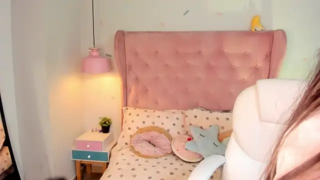 Snapshot of Vanelope_evanss chatting on November 2025 01:04:02 PM Vanelope evanss online show from November 2025 01:04:02 PM