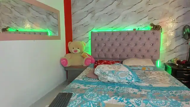 Stefany Andruw online show from November 2025 01:47:02 PM