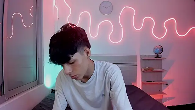 Snapshot of luccas_ferreira chatting on November 2025 07:17:01 PM luccas ferreira online show from November 2025 07:17:01 PM