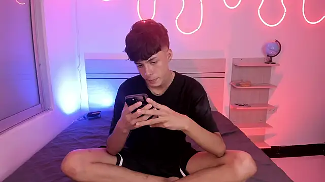 Snapshot of luccas_ferreira chatting on November 2025 07:18:02 PM luccas ferreira online show from November 2025 07:18:02 PM