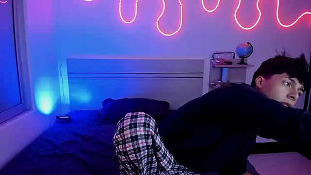 Snapshot of luccas_ferreira chatting on November 2025 07:07:01 PM luccas ferreira online show from November 2025 07:07:01 PM