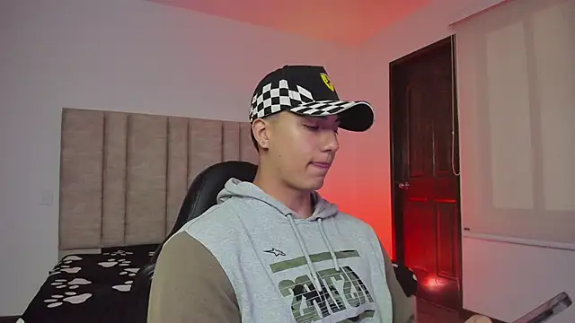 CHRIS MORGAN1 online show from November 2025 01:48:02 PM