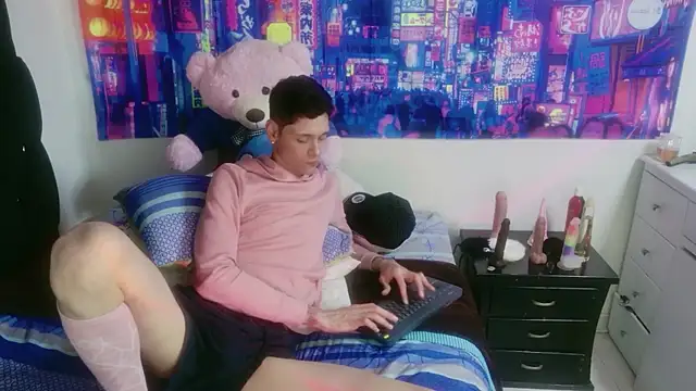 Tyler cat online show from December 2025 02:36:02 AM