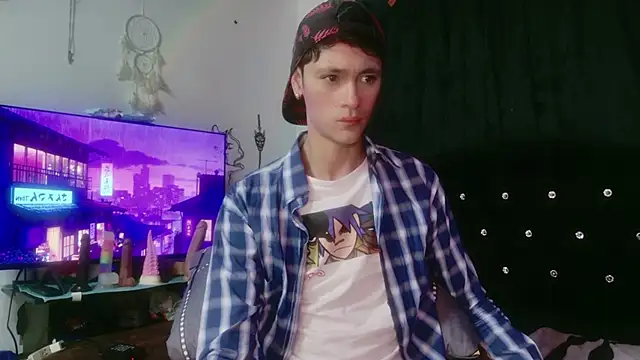 Tyler cat online show from November 2025 04:13:01 AM