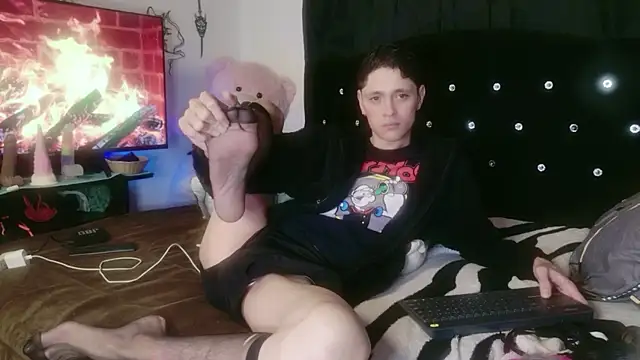 Tyler cat online show from November 2025 03:32:02 AM