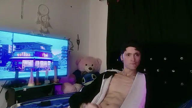 Tyler cat online show from December 2025 05:57:02 AM