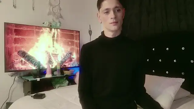 Tyler cat online show from November 2025 03:06:02 PM