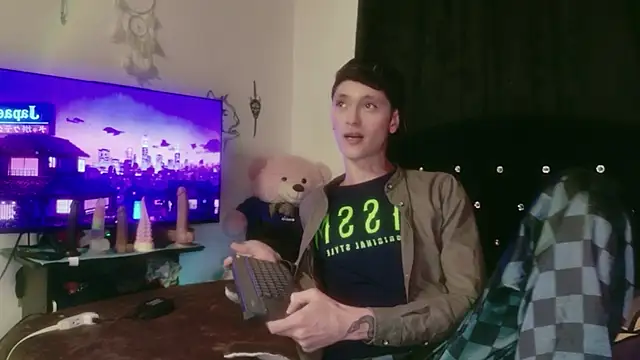 Tyler cat online show from December 2025 02:01:02 AM