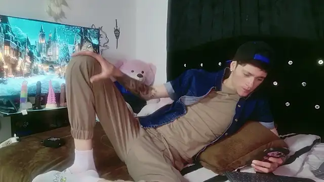 Tyler cat online show from December 2025 03:49:02 AM