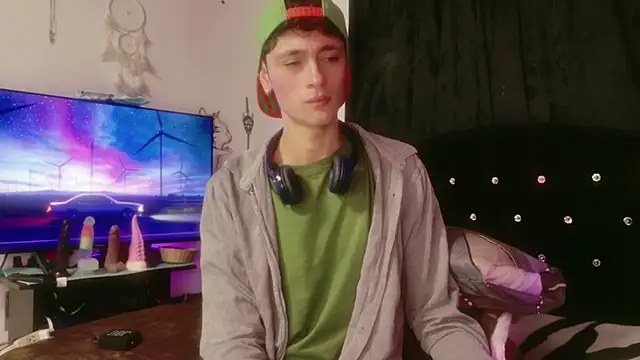 Tyler cat online show from November 2025 04:17:01 PM