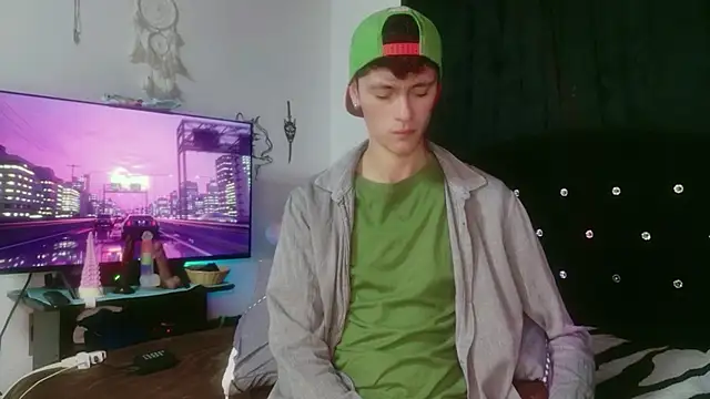 Tyler cat online show from November 2025 12:20:01 AM