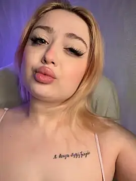 KellyMoors online show from April 2026 01:19:01 AM