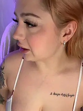 KellyMoors online show from April 2026 01:23:02 AM