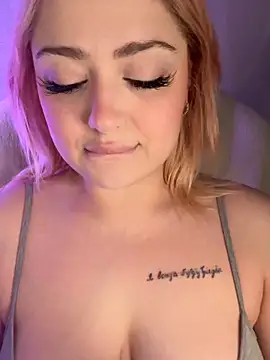 KellyMoors online show from April 2026 01:29:01 AM