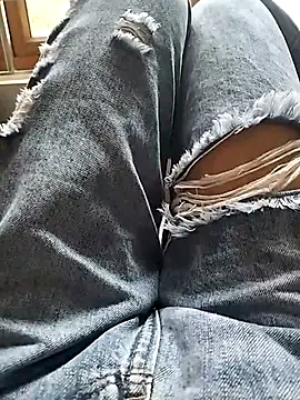 Lili 2love online show from November 2025 01:20:01 AM