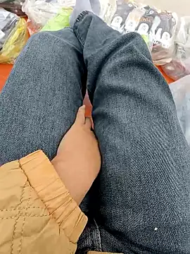 Lili 2love online show from December 2025 01:00:01 AM