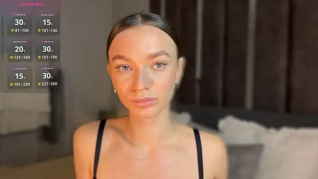 EvaToniz online show from December 2025 01:22:01 AM