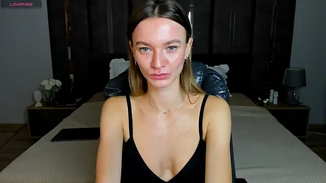 EvaToniz online show from October 2025 01:18:01 AM