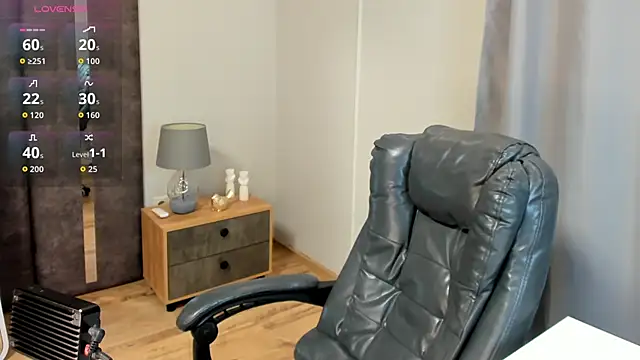 EvaToniz online show from November 2025 01:17:01 AM