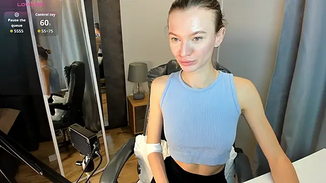 EvaToniz online show from November 2025 01:09:02 AM