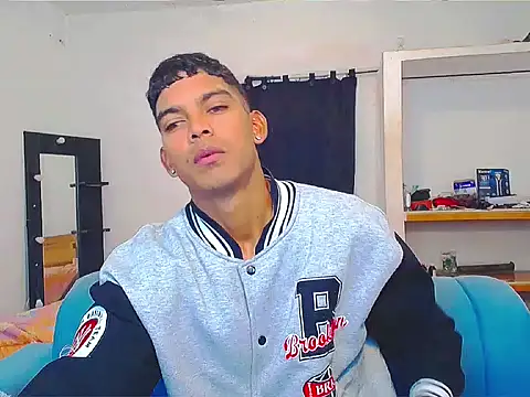 Snapshot of theMyke101 chatting on June 2026 08:20:01 PM theMyke101 online show from June 2026 08:20:01 PM