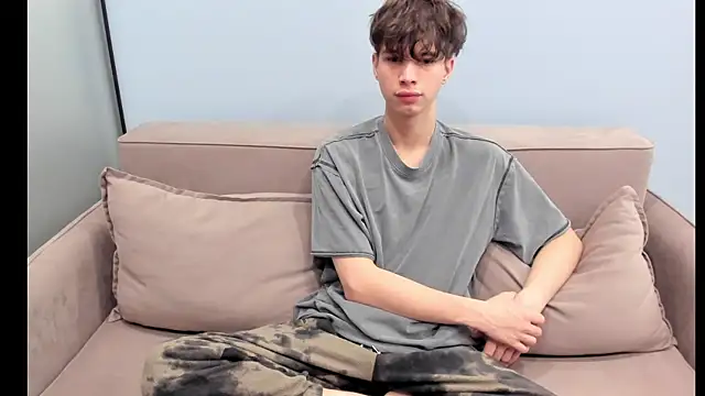Snapshot of Ur_Shy_Guy chatting on October 2025 02:01:02 AM Ur Shy Guy online show from October 2025 02:01:02 AM