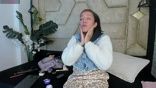 Julieta Slav3 online show from May 2026 08:02:01 PM