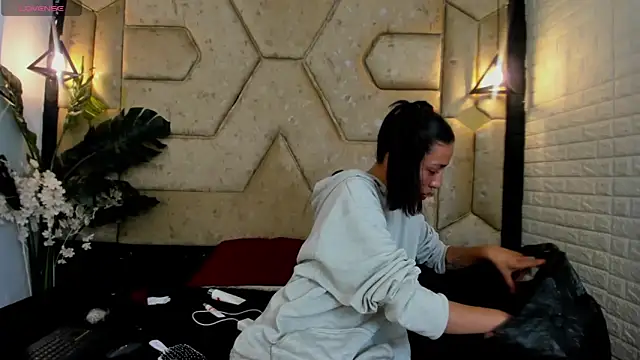 Julieta Slav3 online show from April 2026 09:48:01 PM