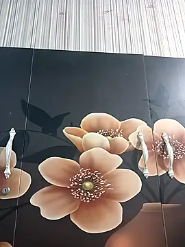 tulip-bae online show from October 2025 04:08:02 PM