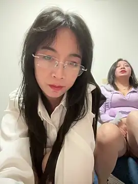 Snapshot of yourkeer chatting on November 2025 06:52:02 PM yourkeer online show from November 2025 06:52:02 PM