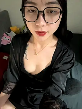 Linh5790 online show from October 2025 01:00:02 PM