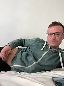 viktor1992-1-1 online show from March 2026 07:04:02 AM