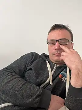 viktor1992-1-1 online show from March 2026 07:21:02 AM