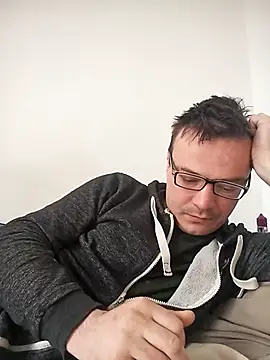 viktor1992-1-1 online show from April 2026 07:59:01 AM