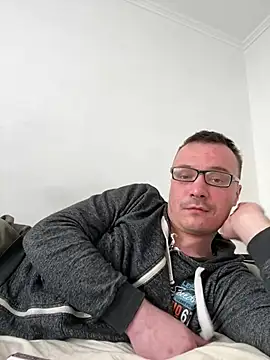 viktor1992-1-1 online show from March 2026 10:32:02 AM