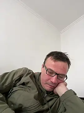 viktor1992-1-1 online show from February 2026 01:33:02 PM