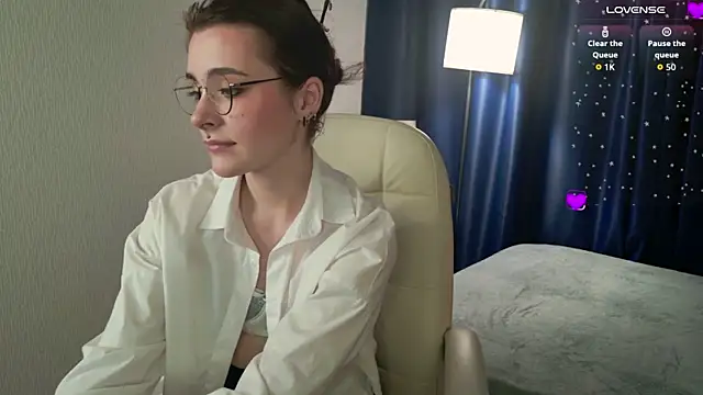 ElizabethMilller  online show from June 2026 09:46:02 PM