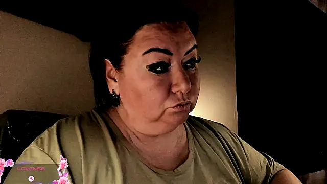 Snapshot of MarinaHotLips chatting on October 2025 05:51:02 AM MarinaHotLips online show from October 2025 05:51:02 AM