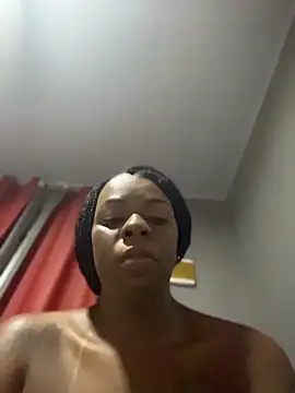 Priihmedeiros online show from May 2026 05:18:02 AM
