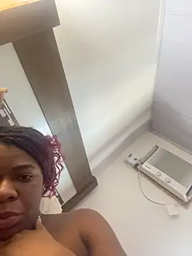 Snapshot of Priihmedeiros chatting on November 2025 02:17:01 PM Priihmedeiros online show from November 2025 02:17:01 PM